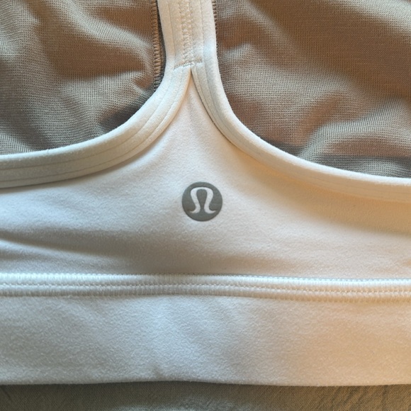 Never Worn Lululemon Flow Y Nulu Sports Bra - Picture 3 of 4